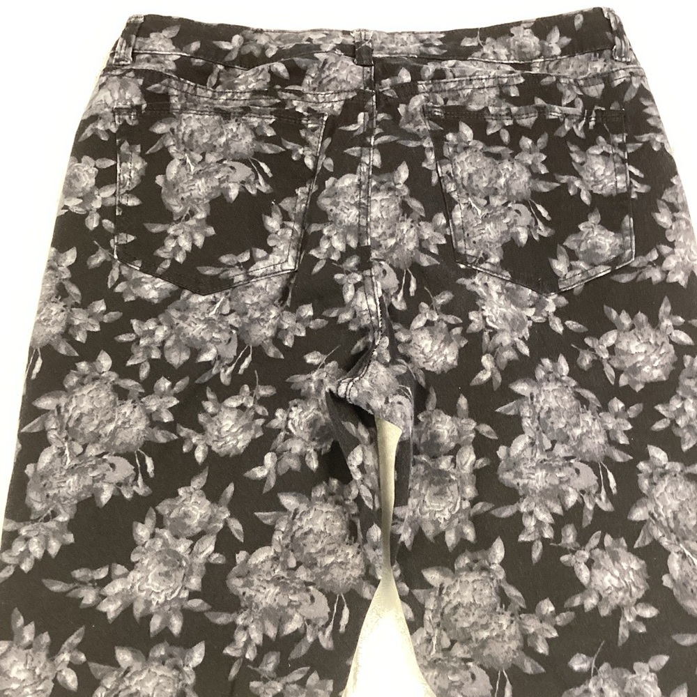 Charter Club Monochrome Floral Skinny Ankle Pants